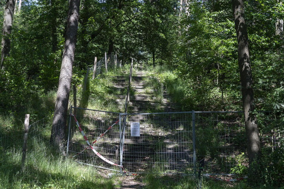 De historische trappen van het Schutterspark moeten snel worden gerestaureerd. 