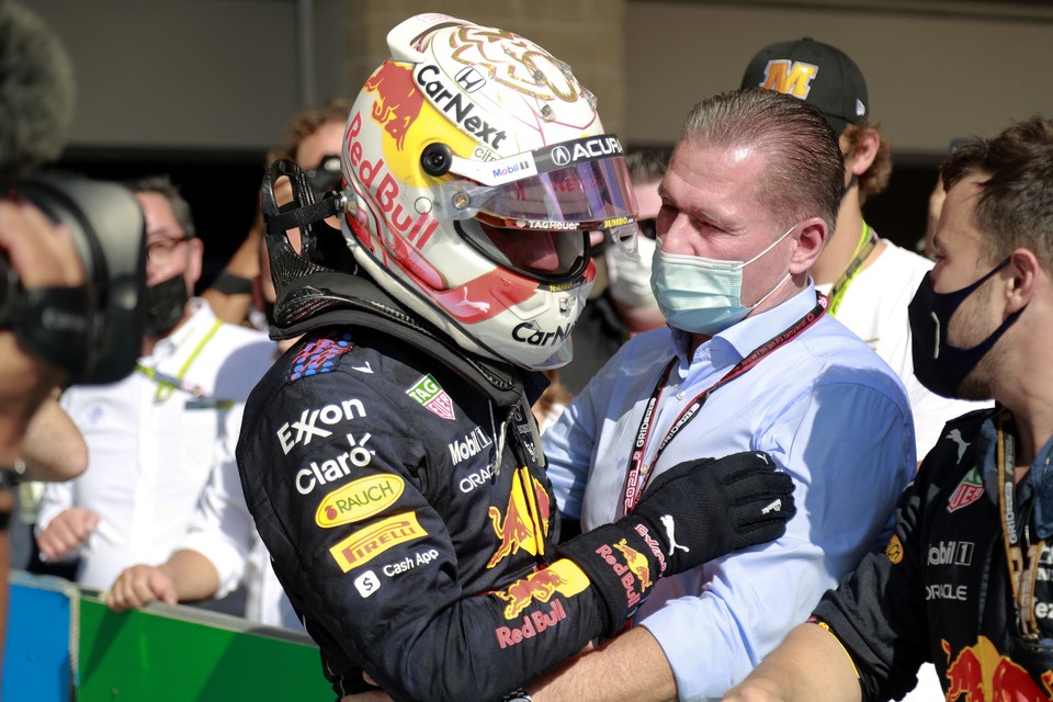Jos Verstappen viert de zege van zoon Max in de Grand Prix van Amerika in oktober van dit jaar mee. 