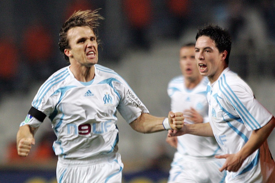 Boudewijn Zenden viert een treffer in het shirt van Marseille. 