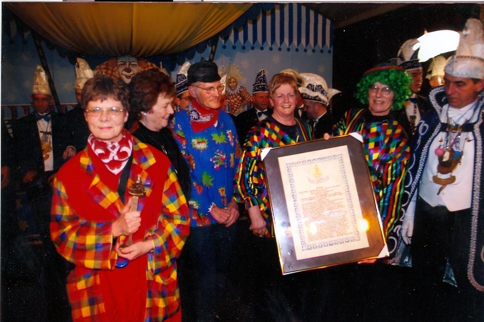 De oprichters van het Wèlls Krèntje ontvingen in 2004 de Mosa Joertsicus. 