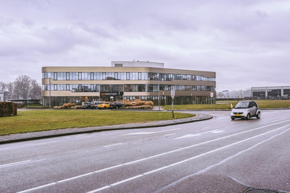 Het hoofdkantoor van woningcorporatie ZOwonen staat nu nog op een bedrijventerrein in Sittard.