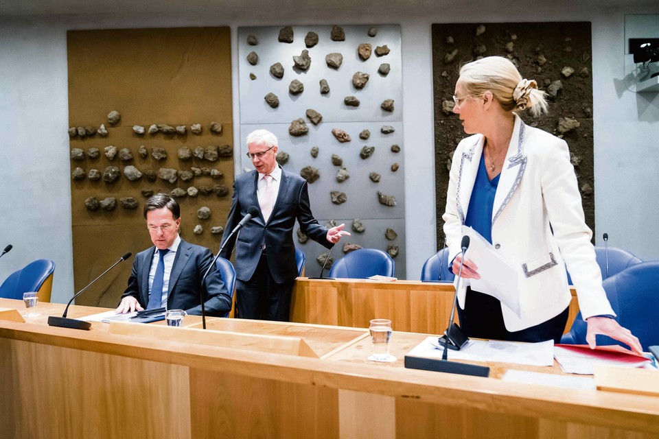 Mark Rutte, staatssecretaris Marnix van Rij en minister Sigrid Kaag (Financiën) tijdens het debat met de Tweede Kamer over de begrotingsplannen voor volgend jaar die zijn opgenomen in de Voorjaarsnota. De begroting is voor miljarden euro’s verbouwd.