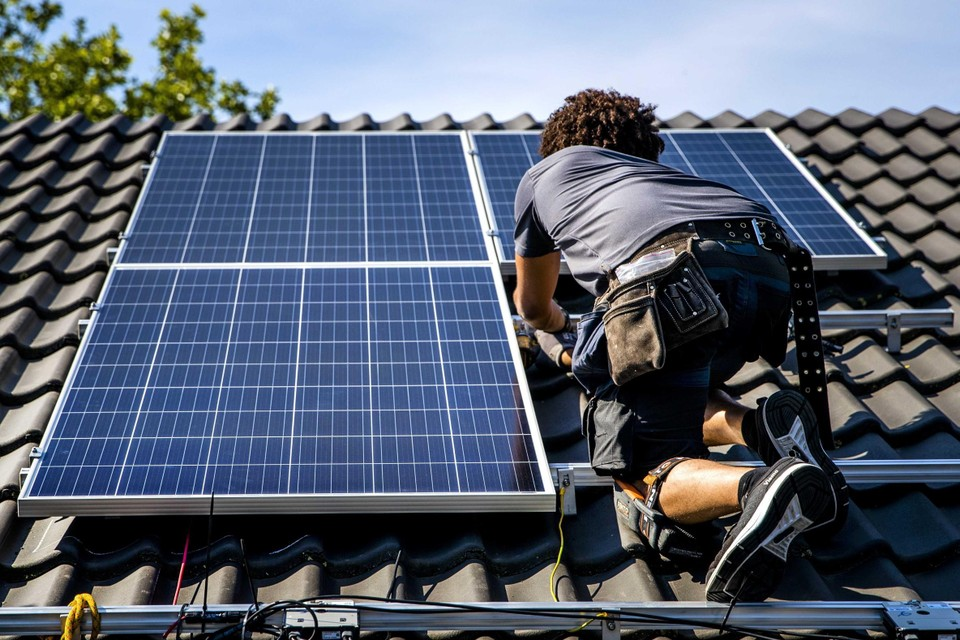  Als een energieleverancier maandelijks saldeert, kan het zijn dat je in de wintermaanden meer moet betalen dan je in de zomermaanden hebt verdiend. 