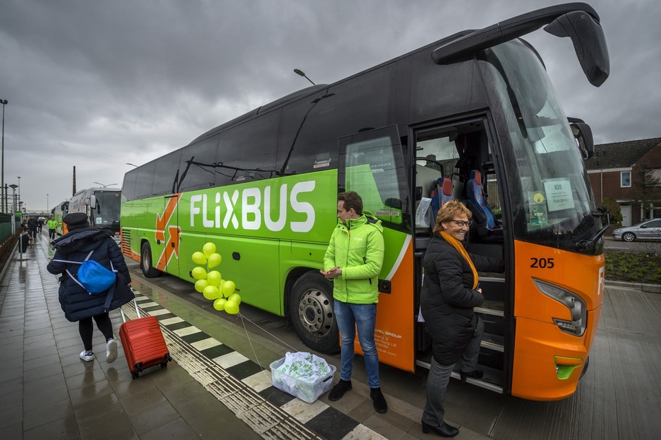 De internationale bushalte in Maastricht werd maandag feestelijk geopend. 