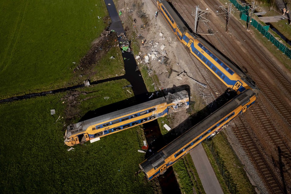 De ravage is groot na het treinongeval bij Voorschoten.