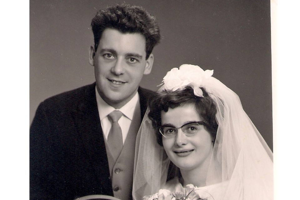 Harry Derks en zijn bruid Mieke wisten in 1964 niet welk verdriet hen te wachten stond. 