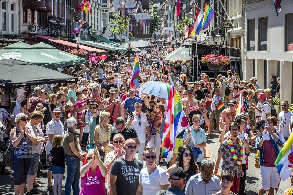 Vorig jaar juni trok de regenboogparade door Venlo tijdens Roze Zaterdag. 