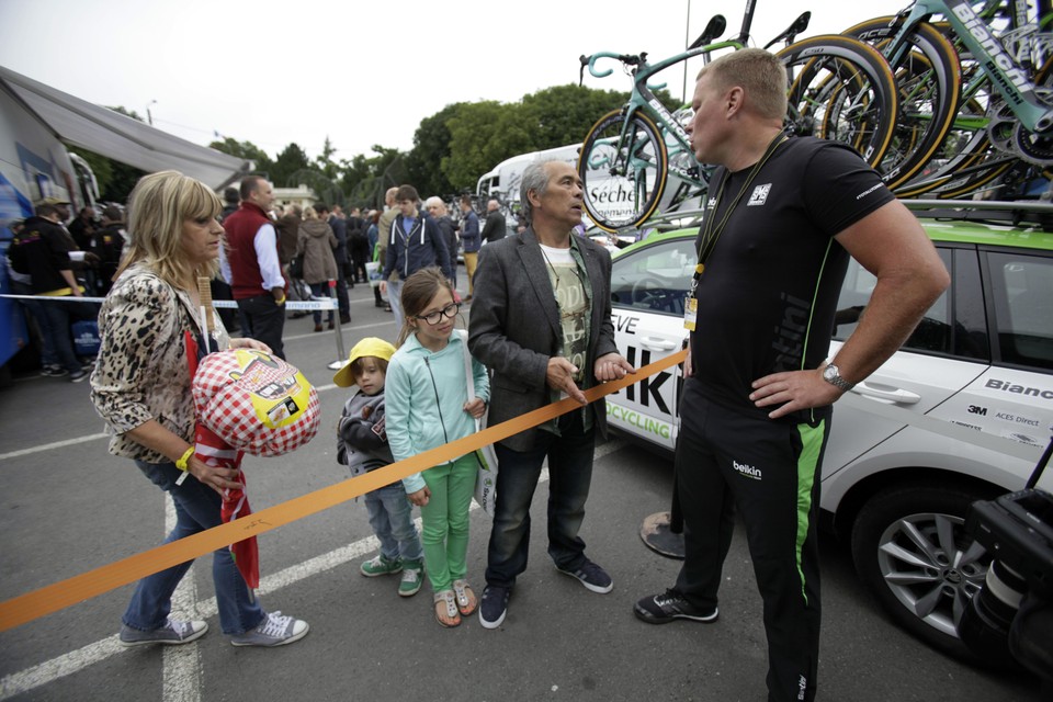 Jan Moors in 2014 op bezoek in de Tour de France. 