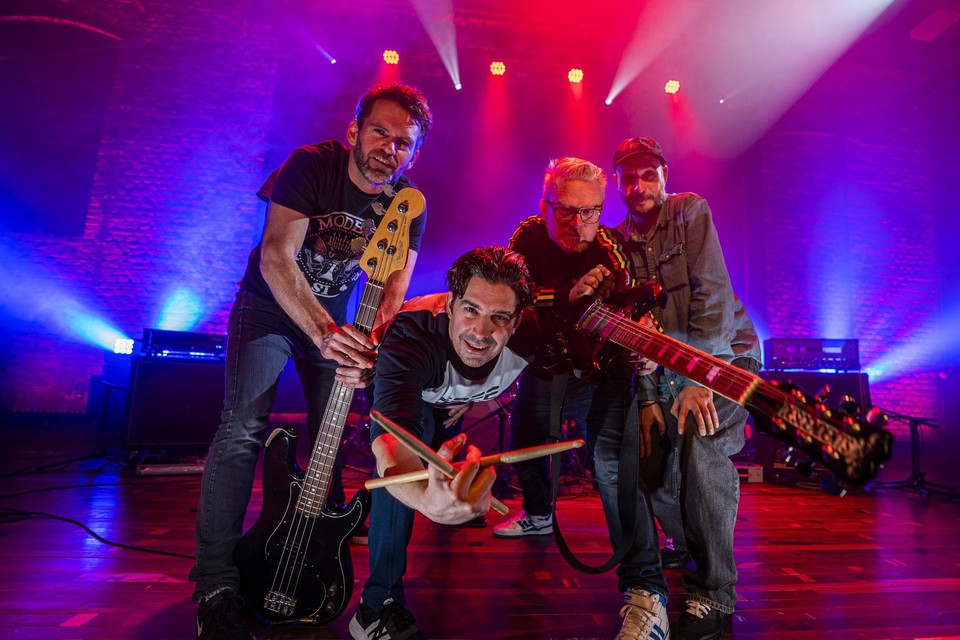 Het Maastrichtse Demon Joker Junior mag dinsdag 14 juni het optreden van Bad Religion in de Muziekgieterij in Maastricht openen. 