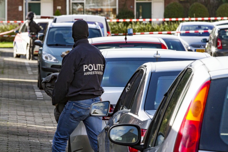 Een arrestatieteam in actie nadat een overval is gepleegd.