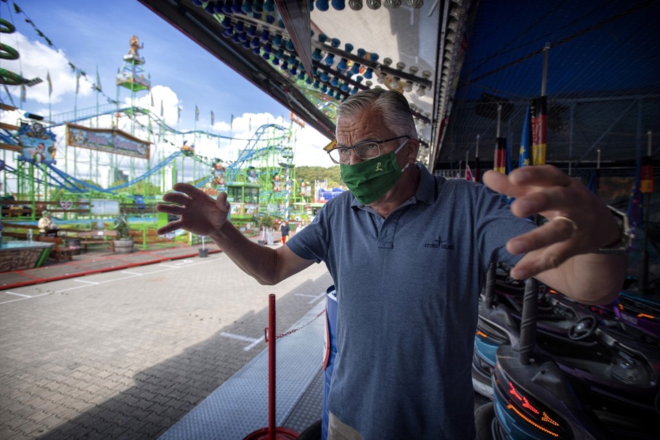 De Akense kermisexploitant Peter Loosen vindt de tijdelijke ‘Freizeitsparken’ pure noodzaak nu gewone kermissen verboden zijn: „We moeten laten zien dat het kan.” 