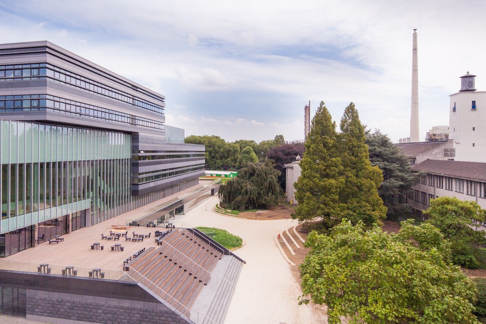 Chemiebedrijf Sekisui S-Lec vestigt een Europees onderzoekscentrum op de Brightlands Chemelot Campus. Op de foto links het Center Court, de ontmoetingsplek van de R&D-campus