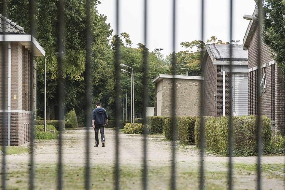 In de voormalige Van Hornekazerne in Weert worden sinds vorig jaar september vluchtelingen opgevangen. 