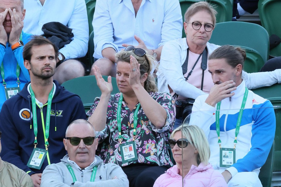 Kim Clijsters op de tribune van Wimbledon. 