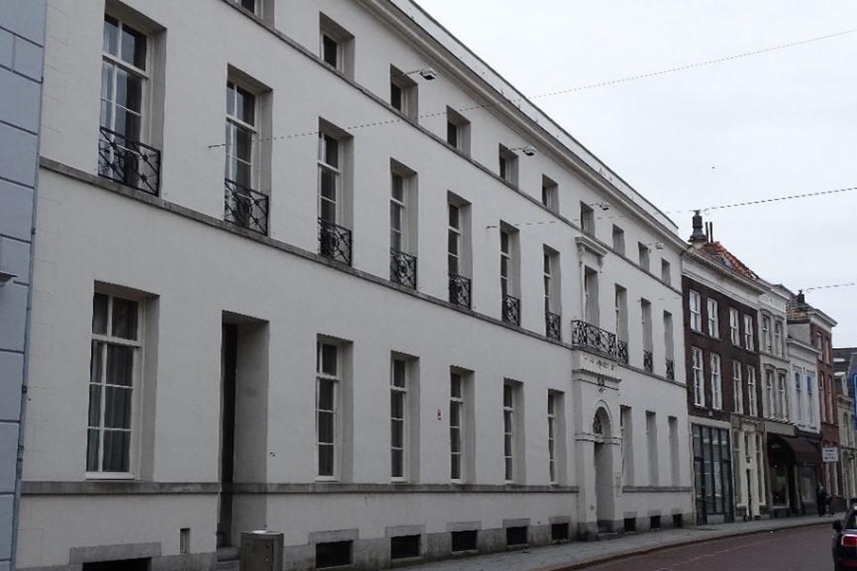 Hoofdgebouw van het Geneeskundig gesticht Reinier van Arkel in Den Bosch.  