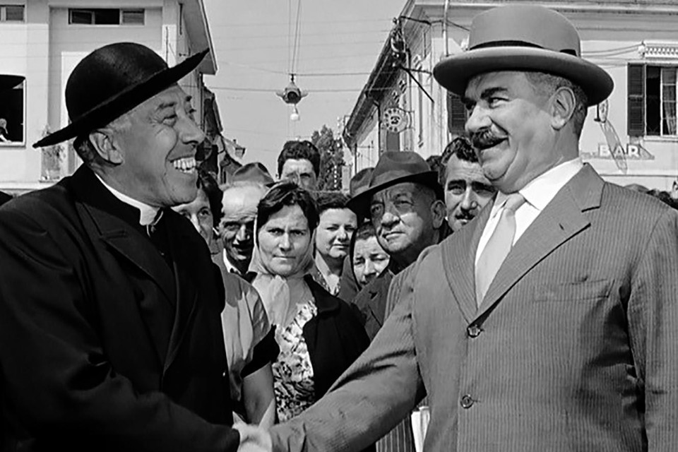 Don Camillo (l) en Peppone. 
