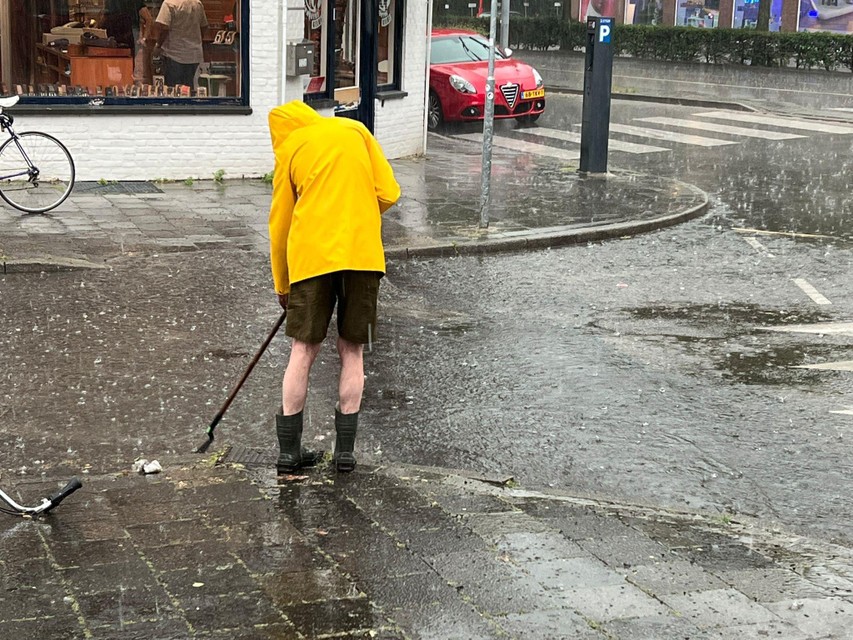 Zware regenval in Maastricht. 