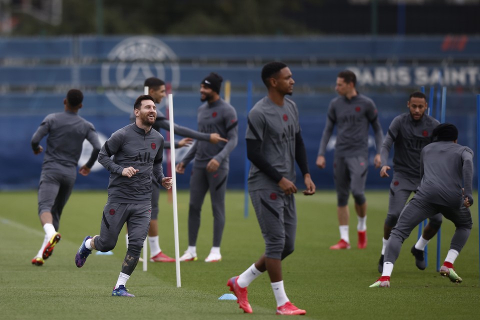 Messi weer terug op het trainingsveld. 