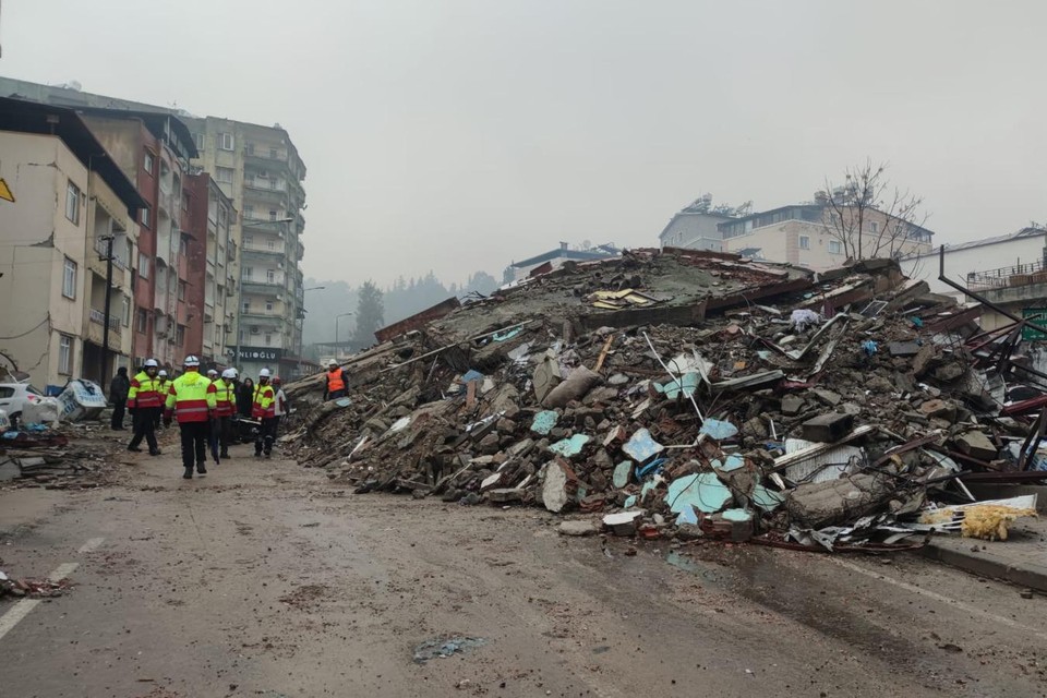 De verwoestingen in de Turkse stad Kirikhan, waar Malak en haar vader zijn.