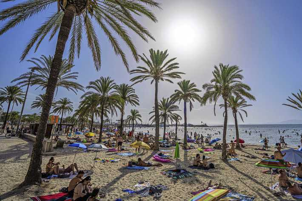 Vakantie vieren op het strand van Mallorca.