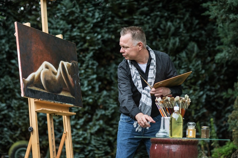 Edwin IJpeij schildert en fotografeert vaker naaktmodellen. 