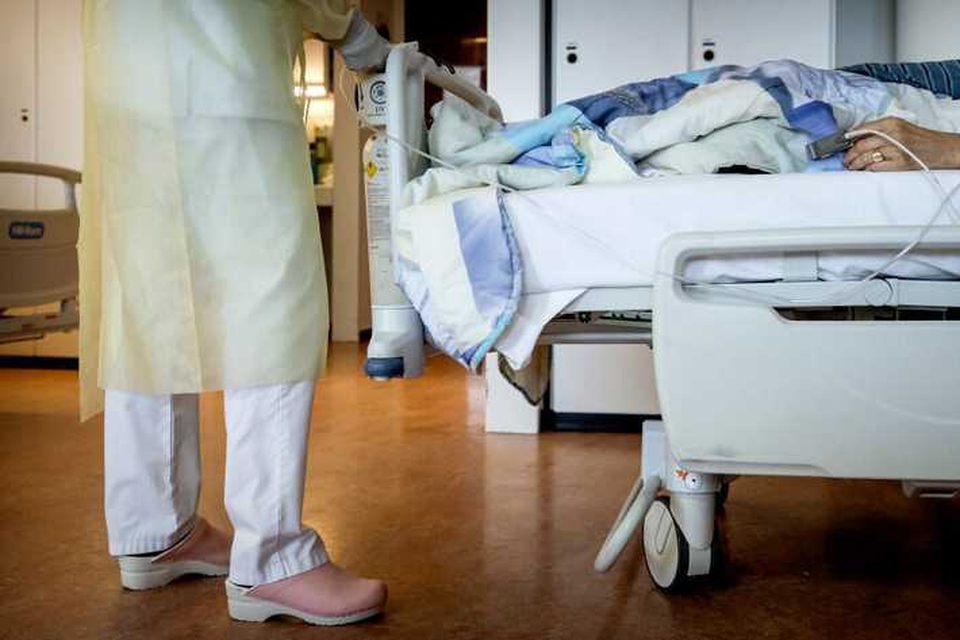 Op de verpleegafdelingen is het aantal coronapatiënten afgenomen. 