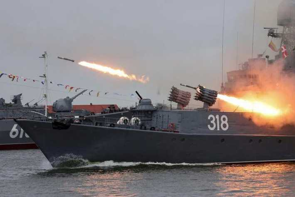 Het Russische marineschip Aleksin - waarvan matroos ’Ivan’ naar eigen zeggen bemanningslid is - zou afgelopen zomer met een Duitse onderzeeër een kat-en-muisspel hebben gespeeld, ergens in de wateren tussen Denemarken en Zweden. 