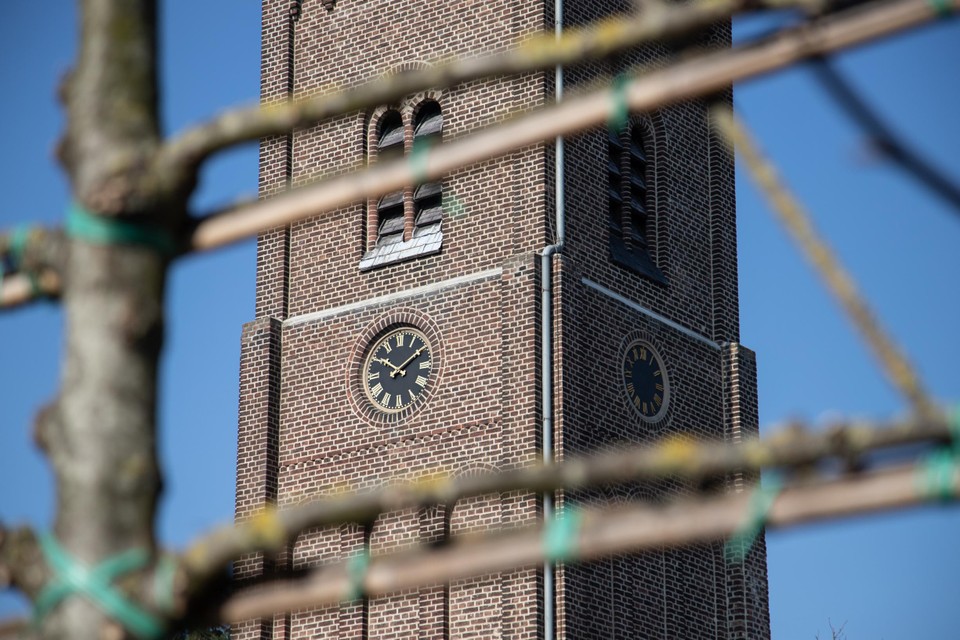 De tijd staat letterlijk al bijna vier decennia stil in de monumentale kerktoren van Obbicht. 