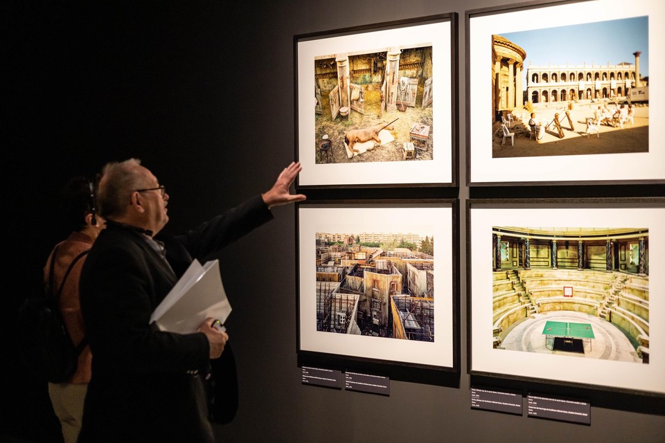 Met deze fotoreeks over Cinecittà, de Romeinse filmstudio’s, begon het levenswerk van Alfred Seiland: het Romeinse Rijk fotograferen zoals het er nu bijligt.