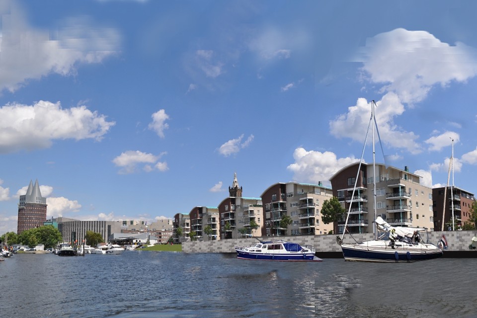 Artists impression met zicht op de toekomstige woonwijk Roerdelta II met de haven La Bonne Aventura.