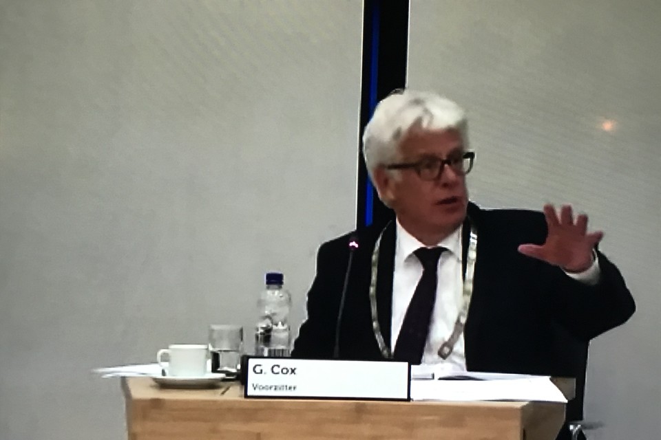 Sjraar Cox maakte tijdens het integriteitsdebat zijn debuut als voorzitter van de raad in Eijsden-Margraten. 