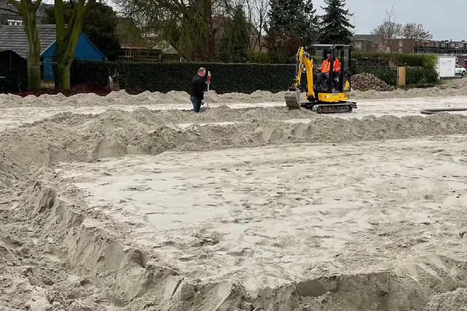 De aanleg van het beachveld in Meijel is al vergevorderd. 