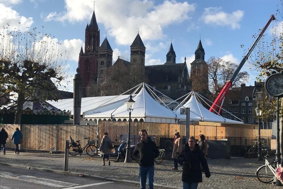 Magisch Maastricht op het Vrijthof in opbouw. 