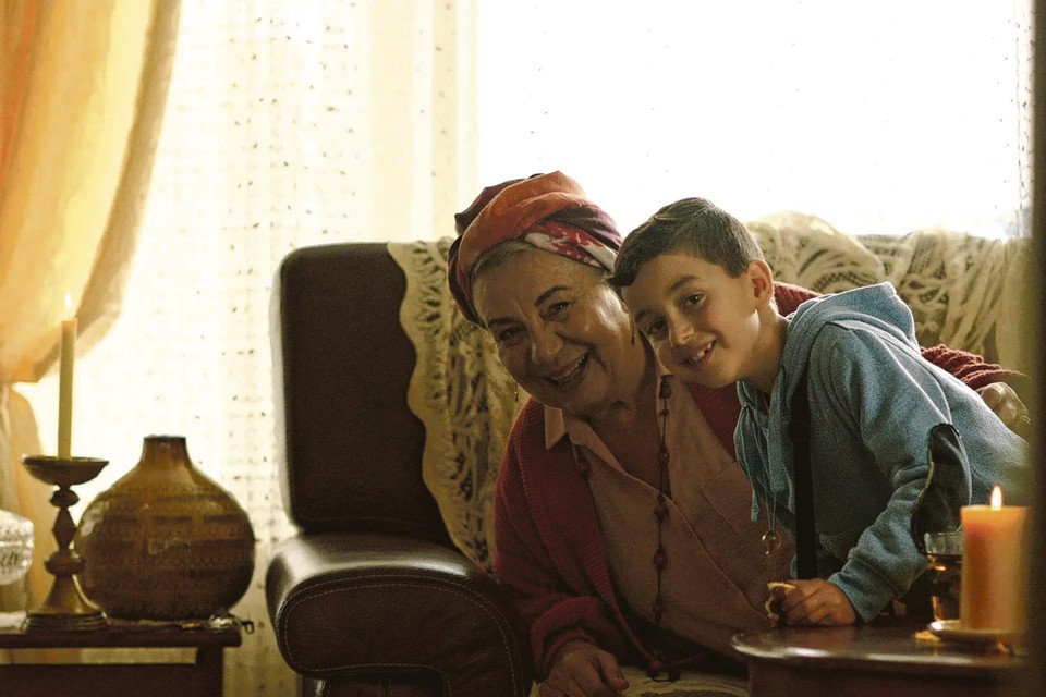Kemal en zijn oma in ‘Kabam!’.