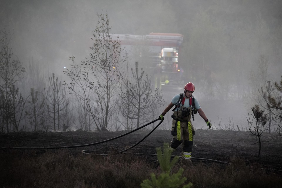 Een voetbalveld aan natuur ging donderdagavond in Brunssum vlammen op. 