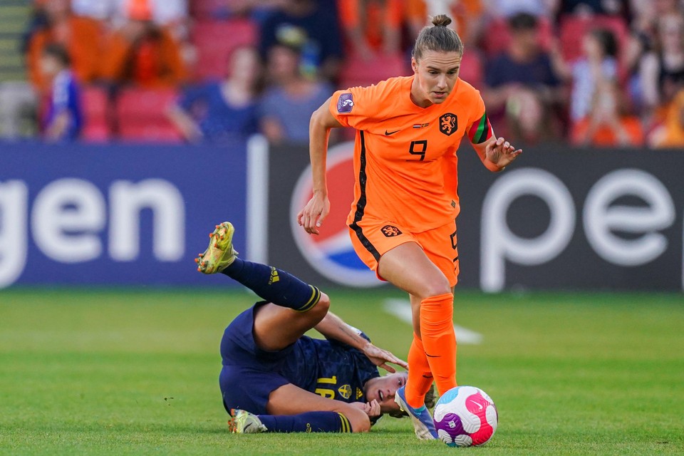 Mokerslag voor Oranje: ook Vivianne Miedema ontbreekt vanavond.  