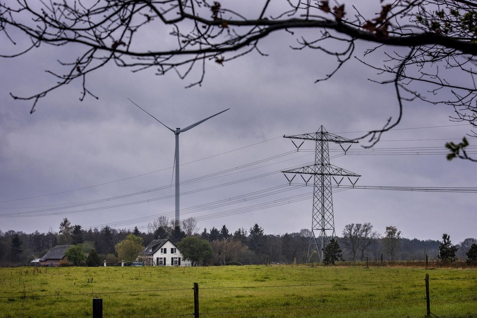 Een van de turbines van windpark Greenport in Venlo. 
