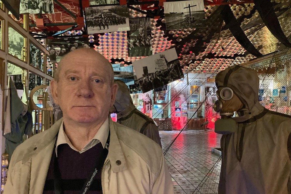 Michajlo Harasjoek, radioactief puinruimer bij de ramp in Tsjernobyl, is nu zaalbeheerder in het museum over dat drama.