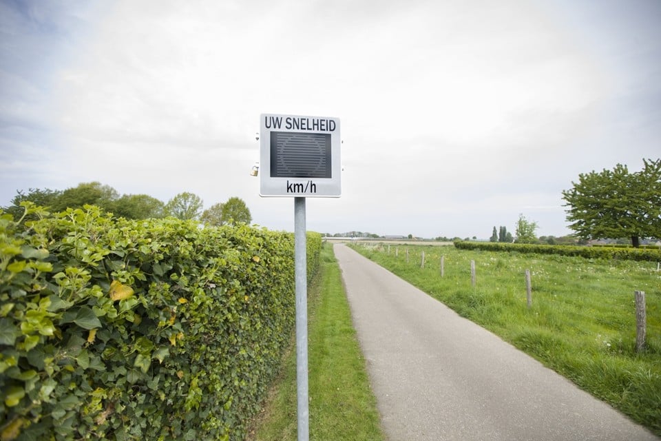 Snelheidsmeter op opmerkelijke plek in Doenrade