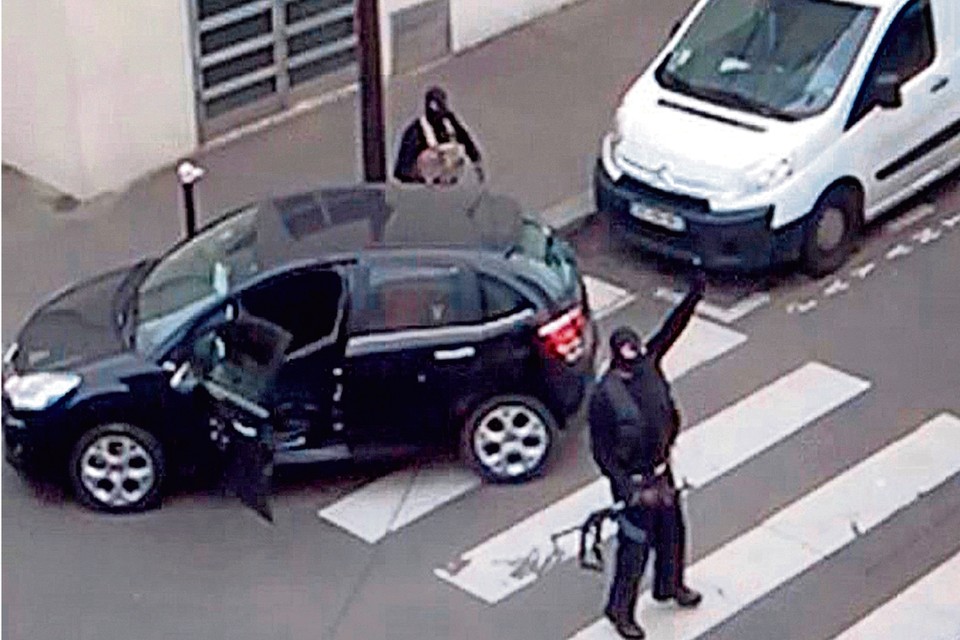Chérif en Saïd Kouachi na de aanslag op Charlie Hebdo. 