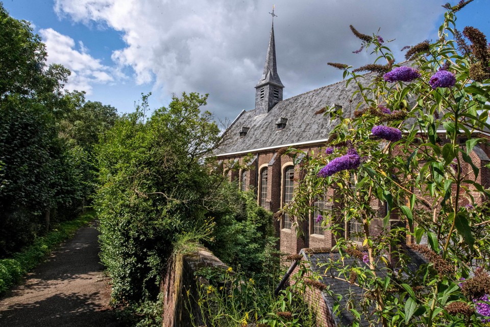 De rijksmonumentale kapel van het leegstaande Agnetenbergklooster in het hart van de Sittardse binnenstad. De eigenaar wil er een privéwoning onderbrengen  