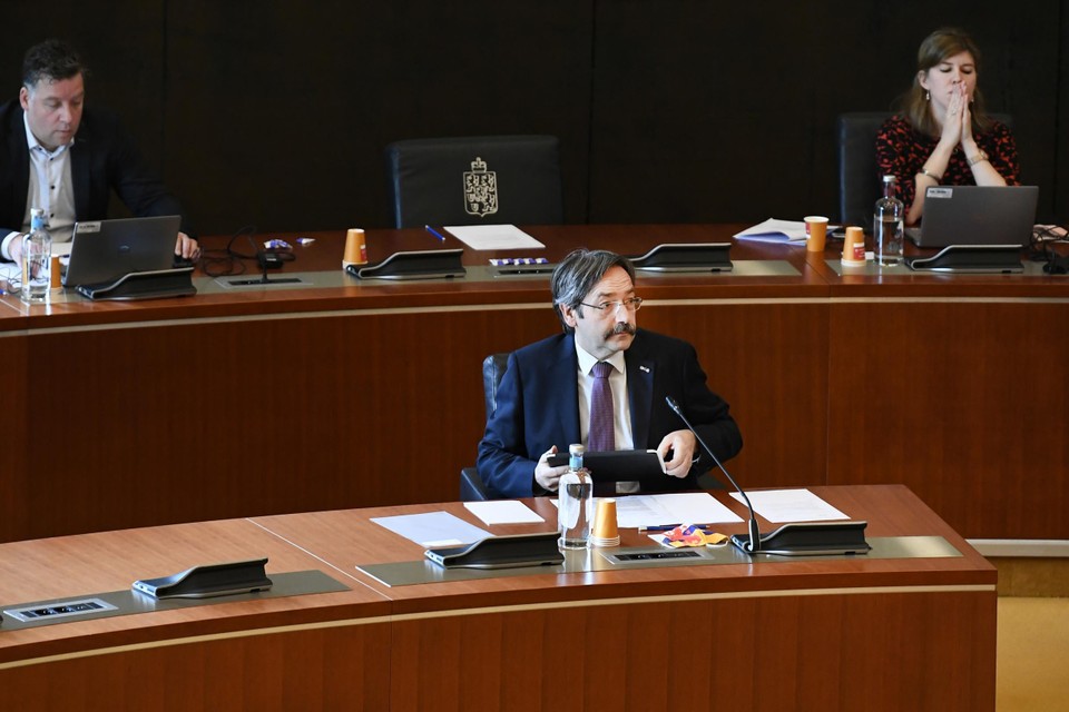 Theo Bovens tijdens een Statenvergadering in 2021. 