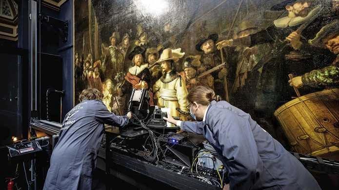 Onderzoekers bij ’De Nachtwacht’ in het Rijksmuseum/ 