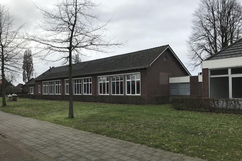 Het oude schoolgebouw in Koningslust staat sinds november 2020 leeg. 