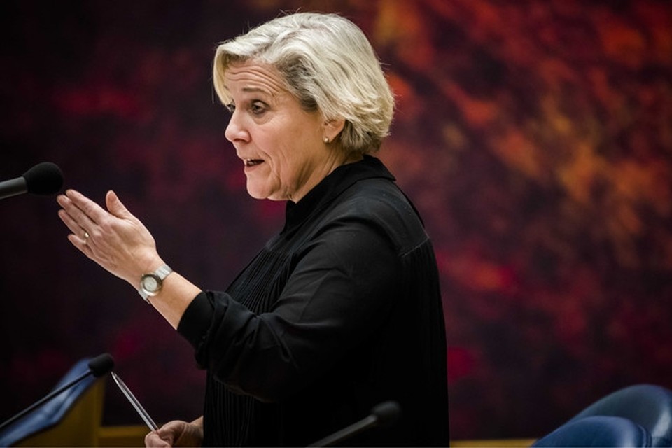 Minister Ank Bijleveld van Defensie (CDA) tijdens een Tweede Kamer-debat over Hawija in 2019. 