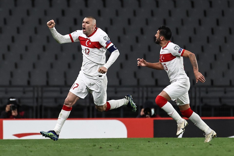 Burak Yilmaz na een van zijn treffers tegen Oranje.  