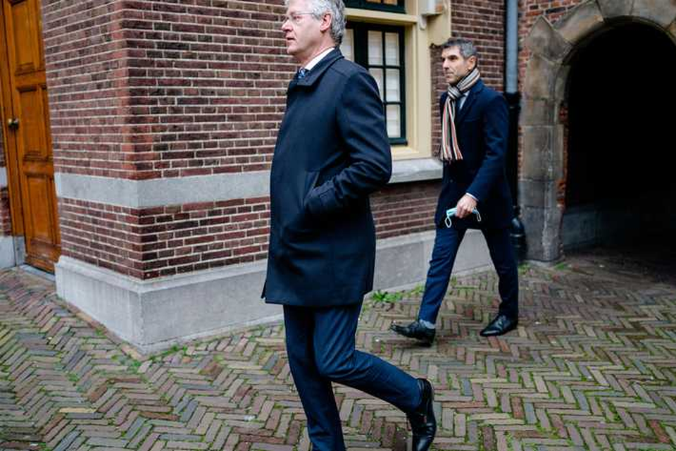 Minister Arie Slob en Staatssecretaris Paul Blokhuis op het Binnenhof. 
