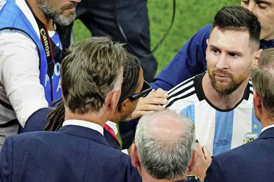 Lionel Messi heeft het aan de stok met Louis van Gaal.
