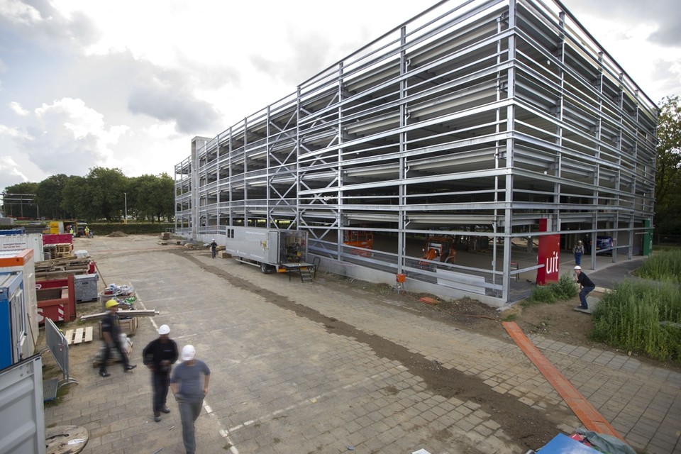Maastricht wil een tijdelijke bovengrondse parking bij het Sphinxterrein. 