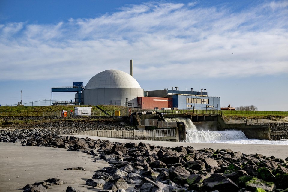 De kerncentrale in het Zeeuwse Borssele. Als er in Limburg een kerncentrale komt zal, het om een kleinere zogeheten modulaire variant gaan.
